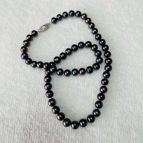 Black pearl necklace - Picture 3 of 3